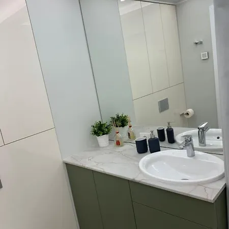 New Luxury & Free Parking Apartament